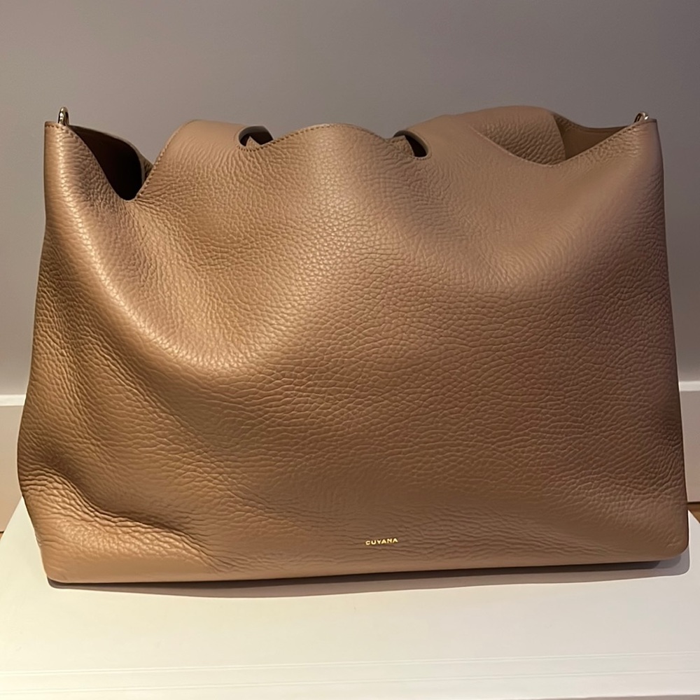 BRAND NEW CUYANA 16 inch System Tote and pouches- Cappuccino